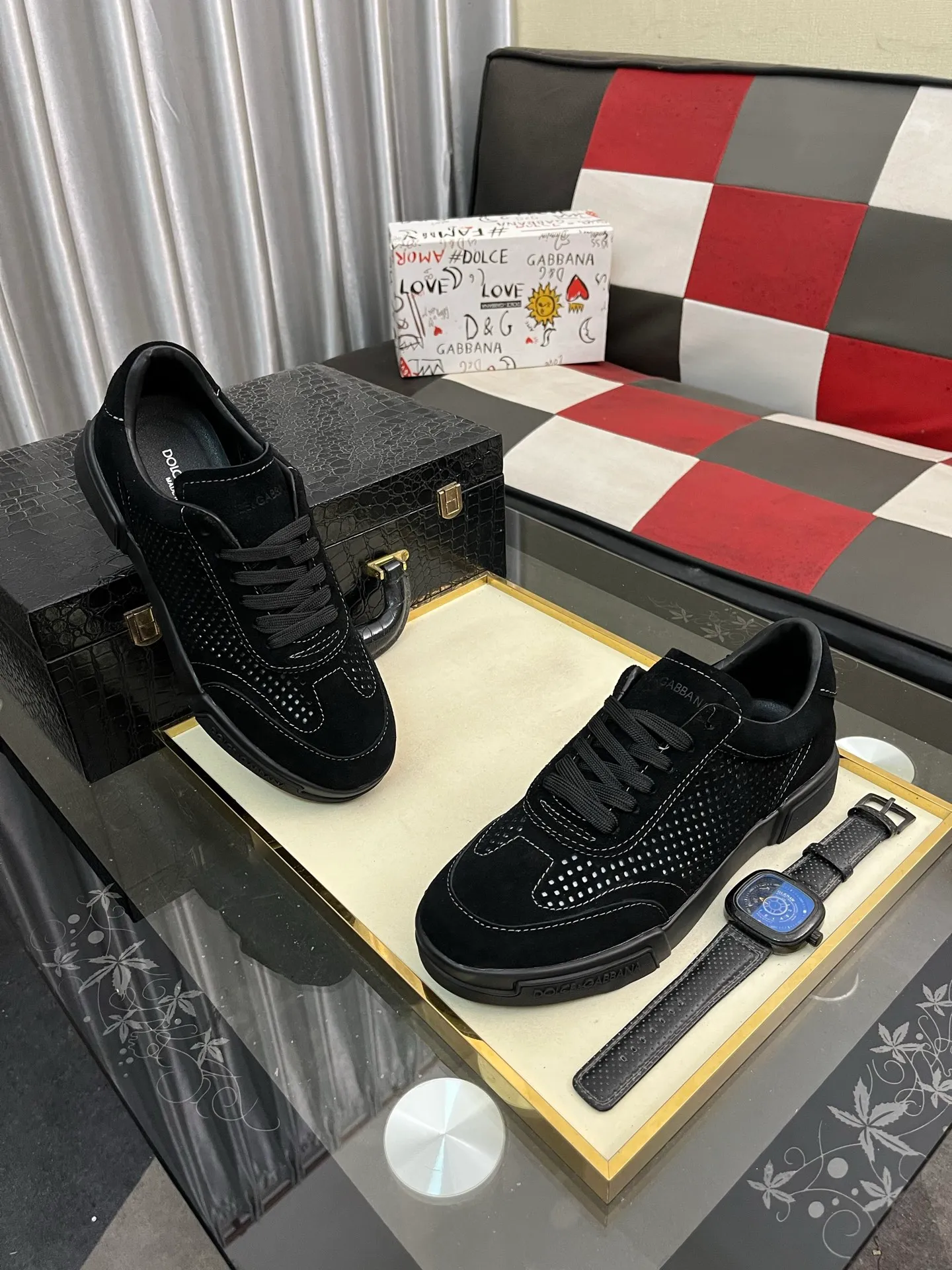 Men's shoes 💰440⌚️⌚️DG's latest popular 🔥🔥casual shoes, the tongue has the brand's iconic details, and the combination of silk cowhide and cow suede enhances the style. Fashionable and versatile, it can complement any look. Create an exquisite design with unique dynamic vitality and modern atmosphere, showing modern elegance. Size: 38-46